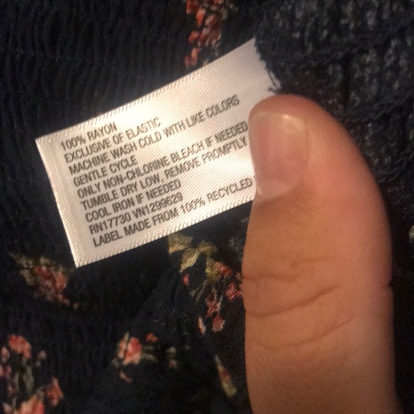 New with tags- crop top - Picture 3 of 4